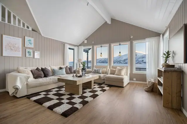 Her er det god plass for å møblere opp hytten og fylle den med familie og venner!