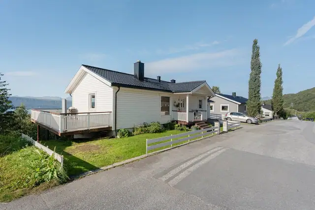 Flott og innbydende inngangsparti som gir et godt førsteinntrykk av boligen.