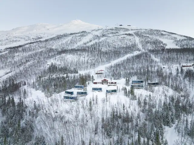 Svært interessant eiendom, liggende midt i vakre Narvikfjellet skianlegg.