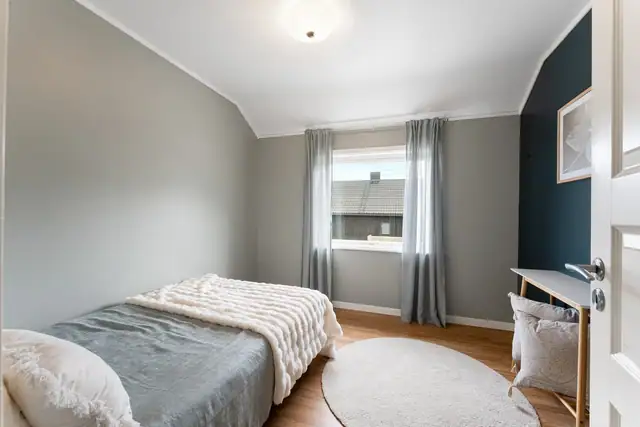 Soverom 3- Soverom 3 byr på en god og fleksibel størrelse, med plass til både seng, møbler og oppbevaring.