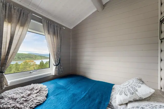 Her kan du våkne til flott utsikt og nyte omgivelsene fra sengen.