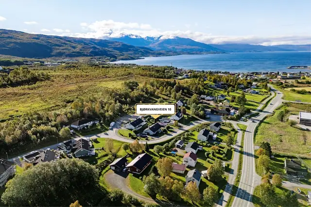 Flott tomannsbolig sentralt beliggende i Bjerkvik, i et rolig og attraktivt område.