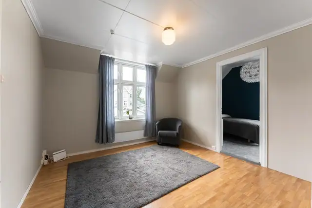Stort rom i 2. etasje med flere bruksmuligheter.