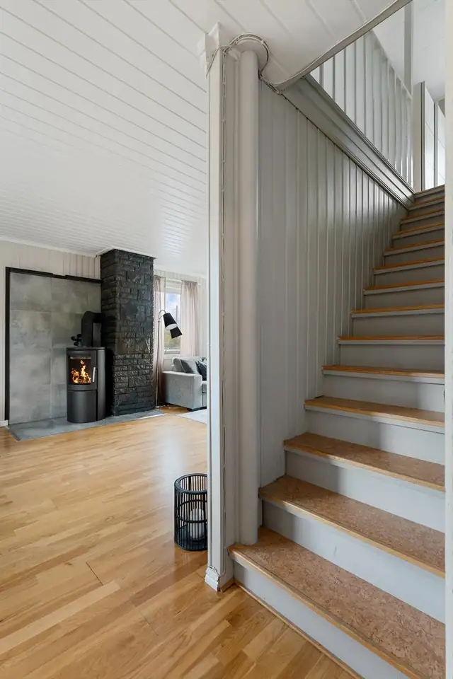Fra stuen er det trapp opp til 3. etasje, hvor boligens øvrige rom er samlet.